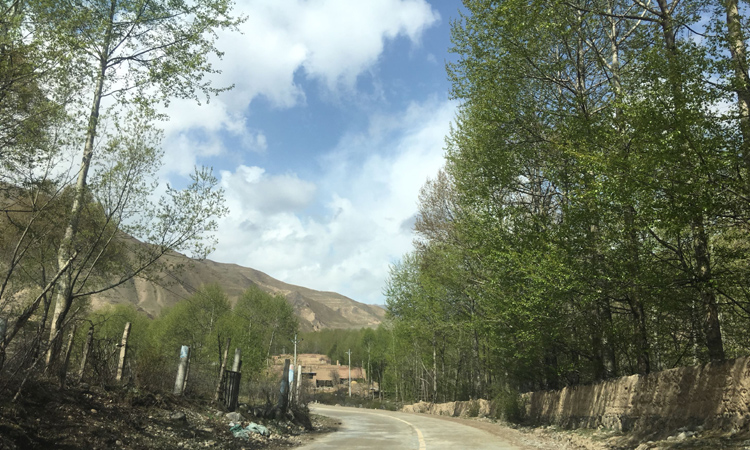 青?？h級公路